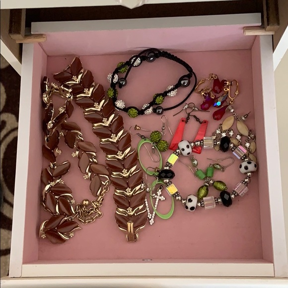 Jewelry - Picture 5 of 6